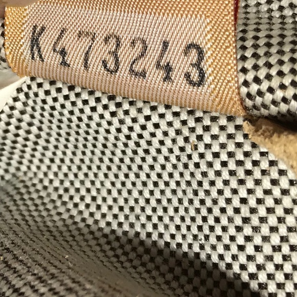 Dooney & Bourke purse - Picture 5 of 6